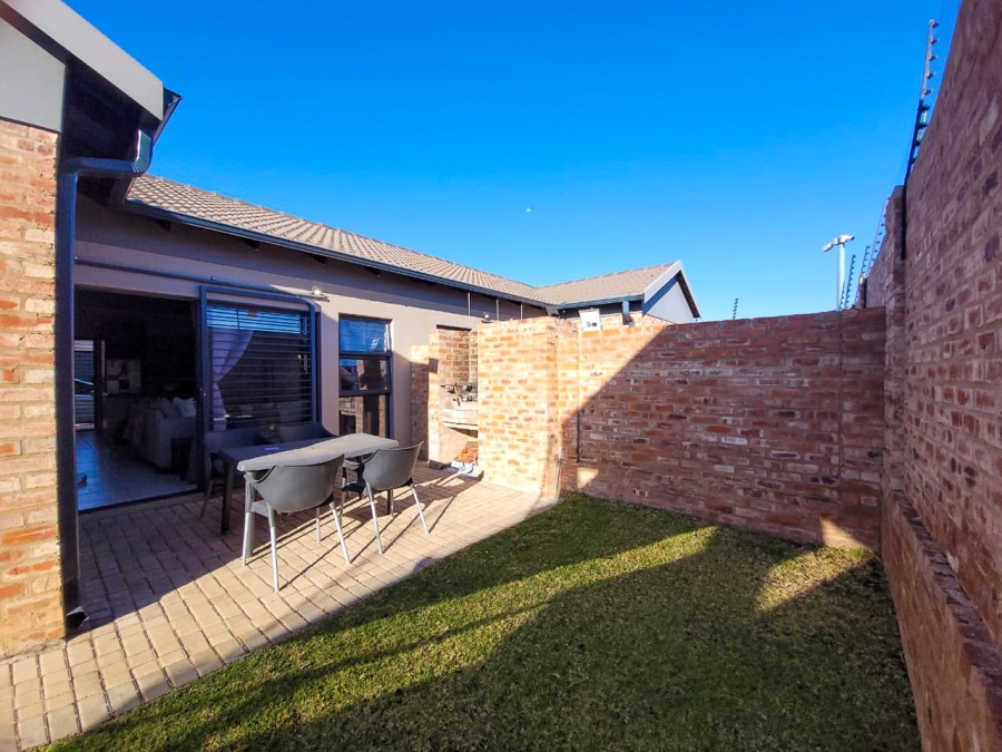 2 Bedroom Property for Sale in Van Der Hoff Park North West